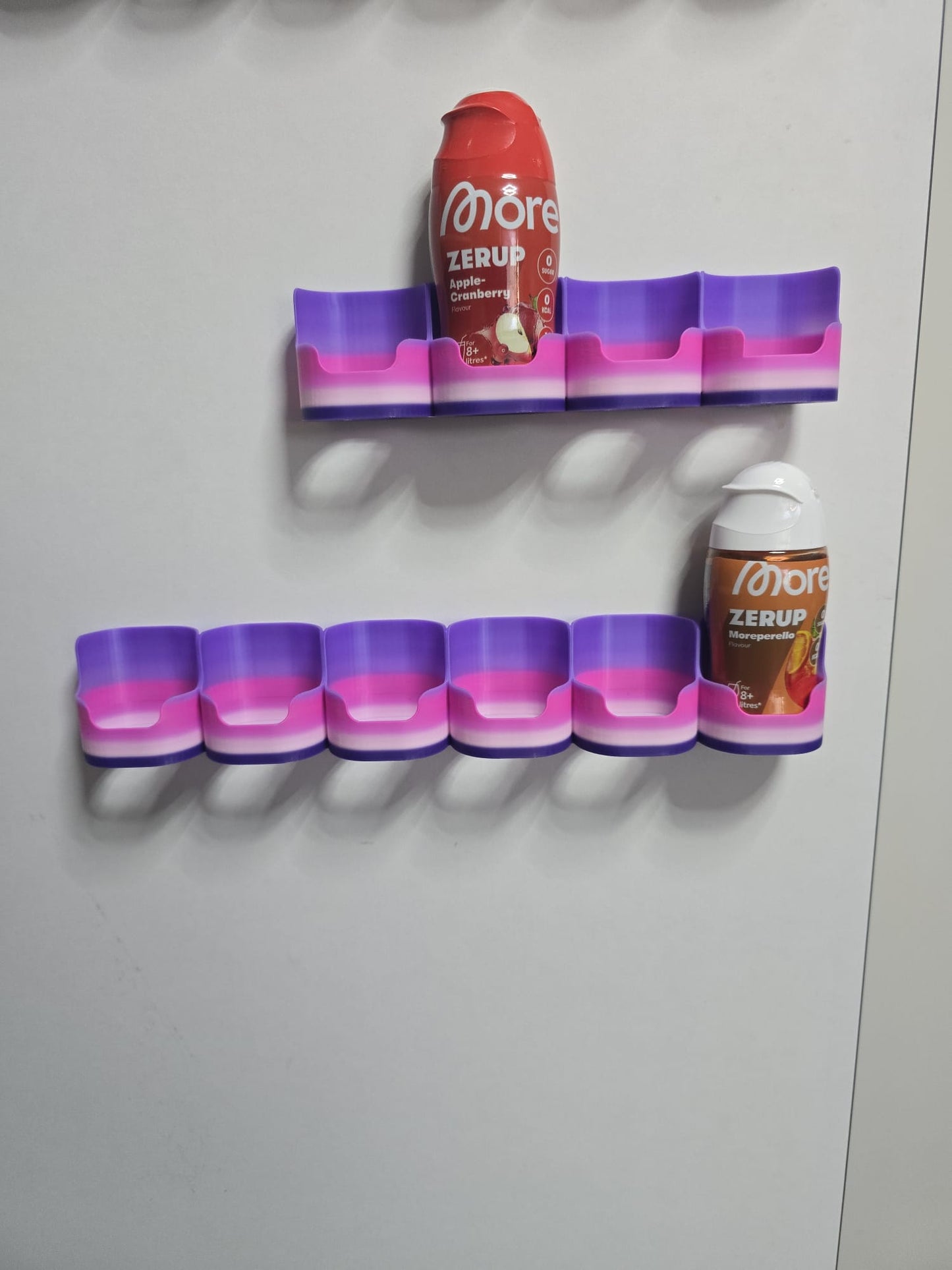 More Zerup Flaschenhalter & Sirup Regal – 1–7 Flaschen, Wand & Tür