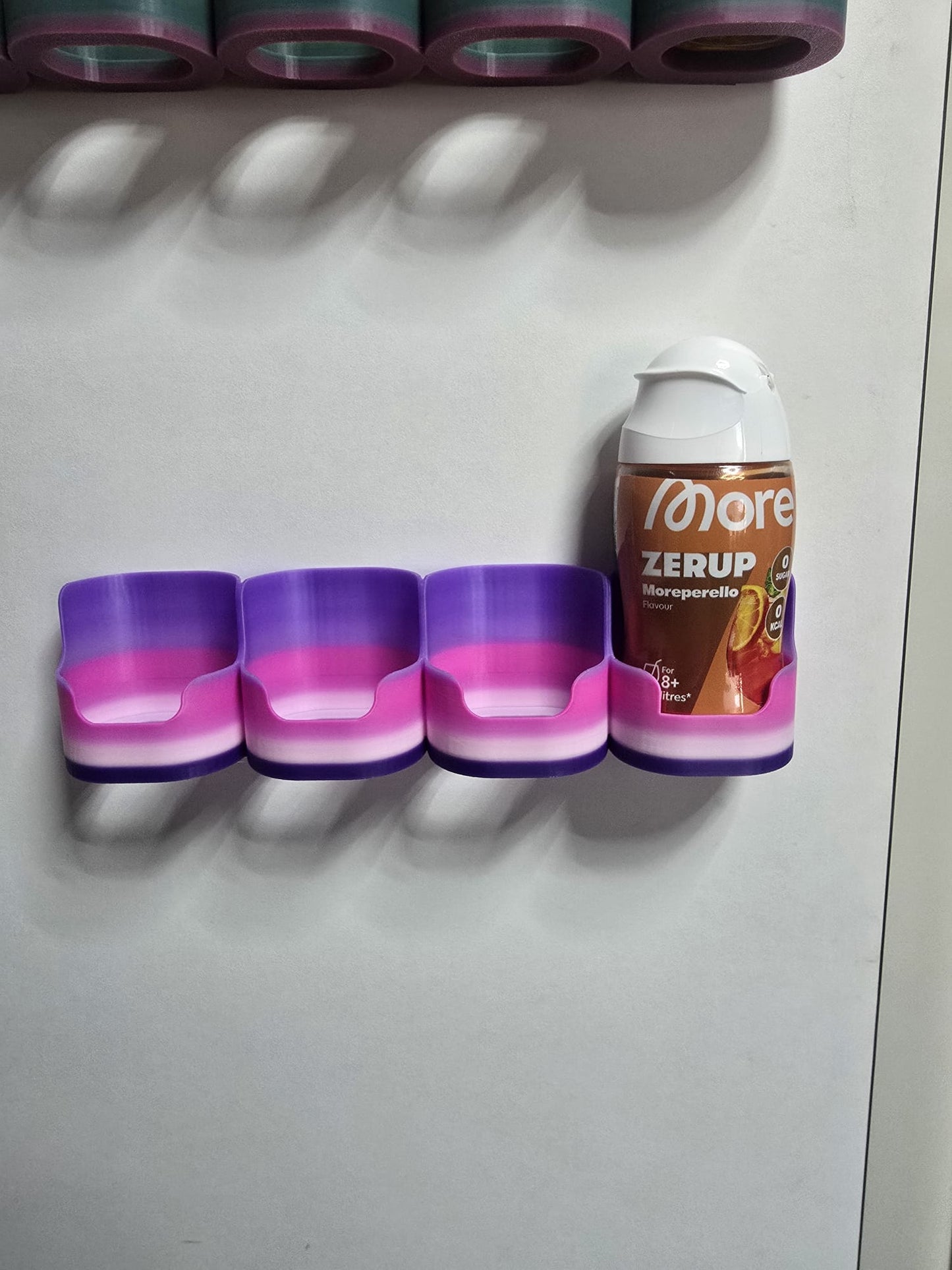 More Zerup Flaschenhalter & Sirup Regal – 1–7 Flaschen, Wand & Tür