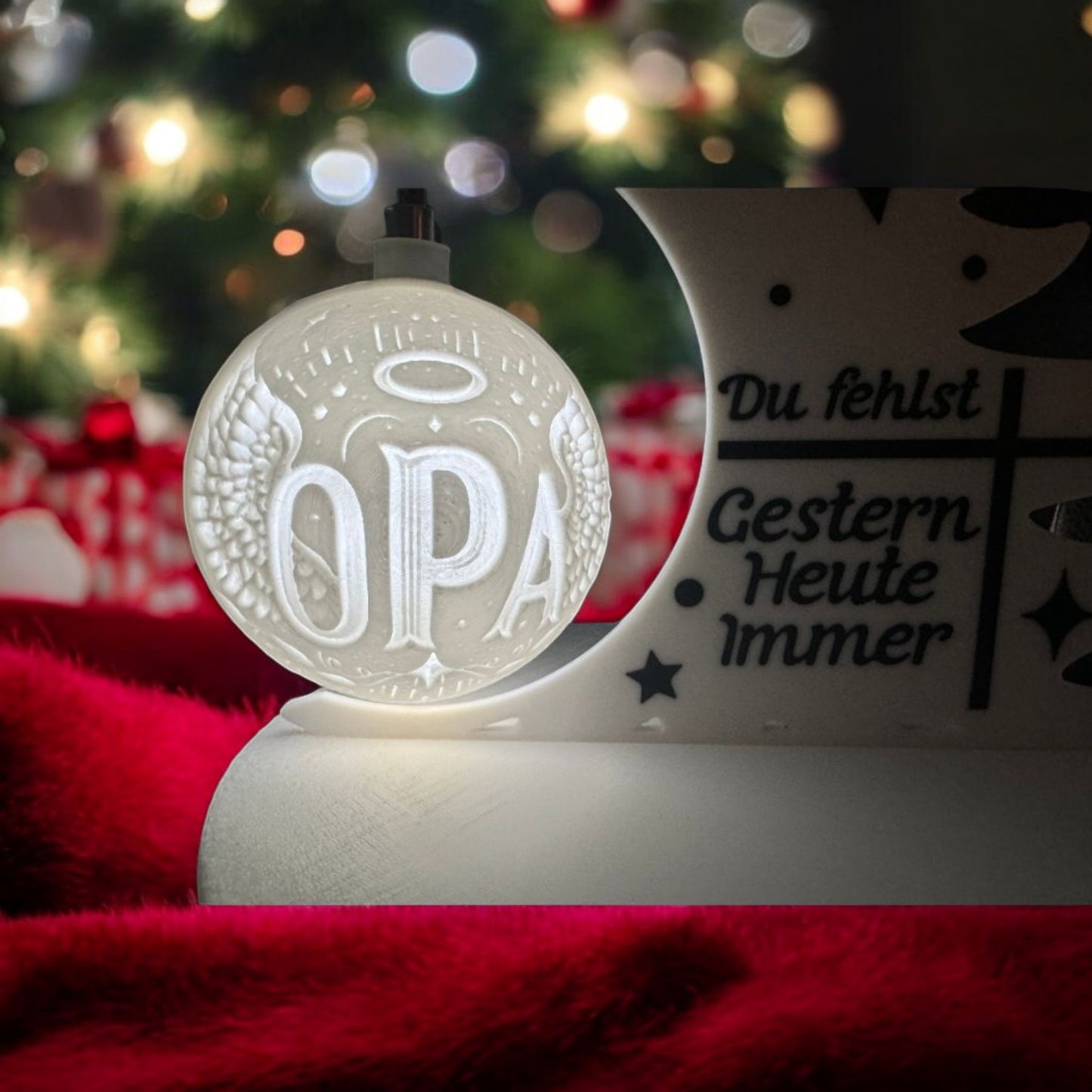 Trauer Weihnachtsbaum + Weihnachtsbaumkugel – Beleuchtet & personalisiert für Oma, Opa, Papa, Mama - Festliche Dekoration für Weihnachten I Weihnachtsbaum